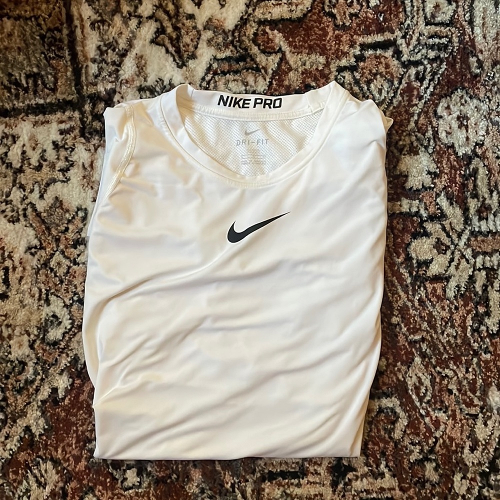 Nike pro T-shirt